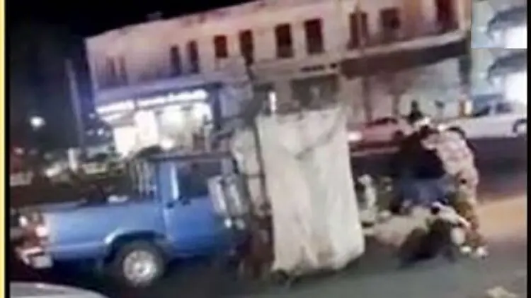 سیلی محکم پیمانکار شهرداری بر صورت پیرمرد