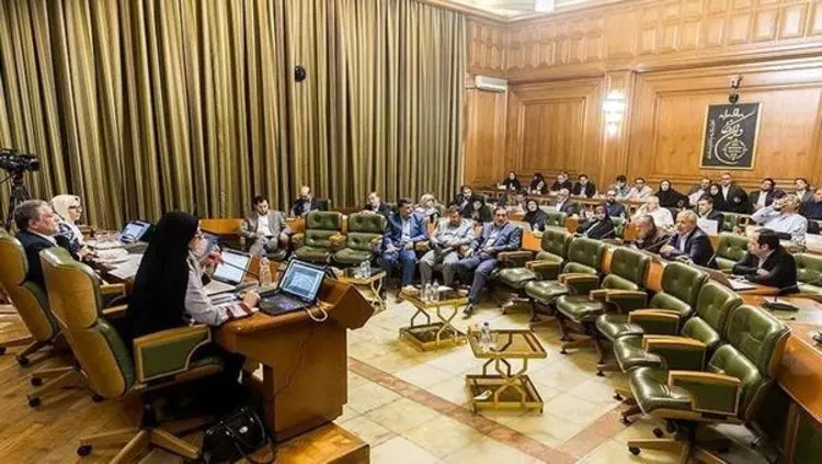 درگیری لفظی هاشمی با یکی از اعضا در صحن شورا