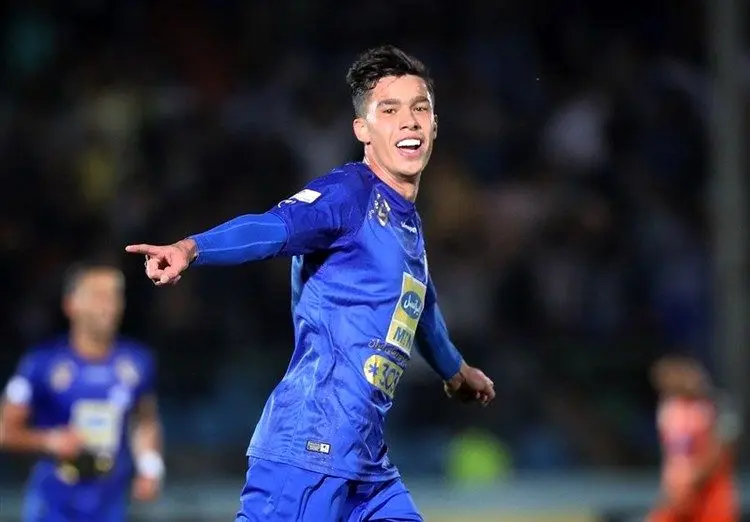 مهاجم استقلال اخراج شد
