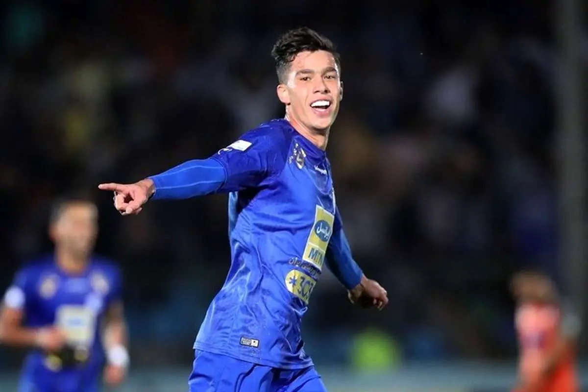 مهاجم استقلال اخراج شد