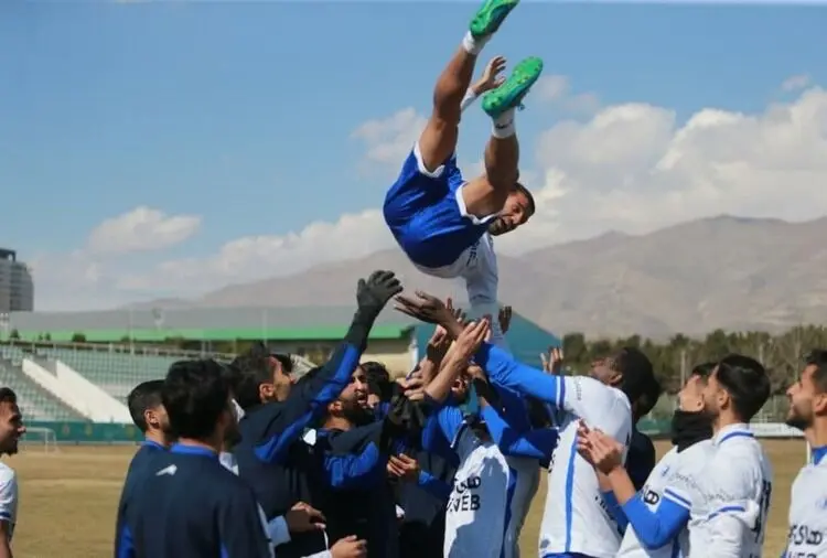 (عکس) وحشت یک استقلالی در روز تولدش!