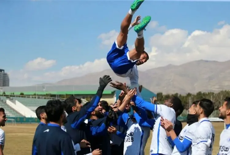 (عکس) وحشت یک استقلالی در روز تولدش!