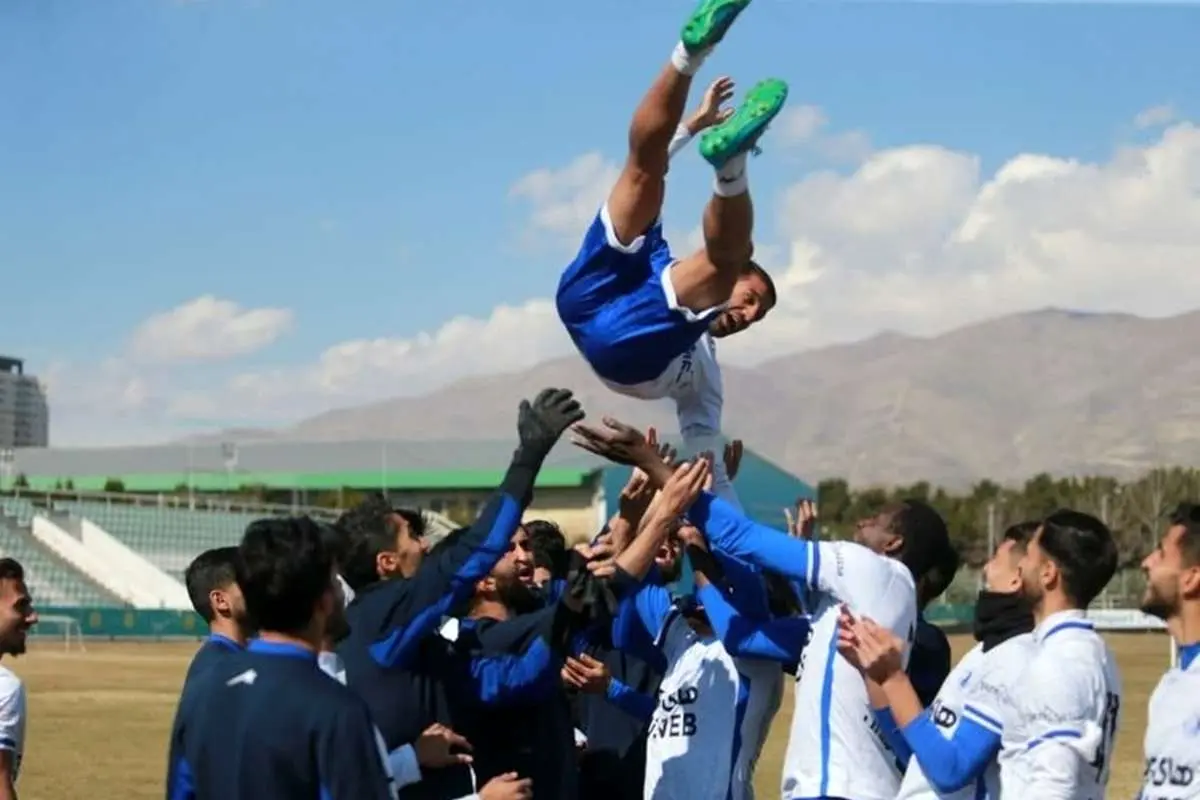 (عکس) وحشت یک استقلالی در روز تولدش!