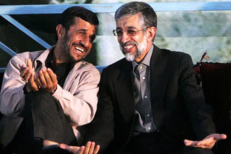 پاسخ حدادعادل به احمدی‌نژاد: دست‌بوسی فرح دروغ است