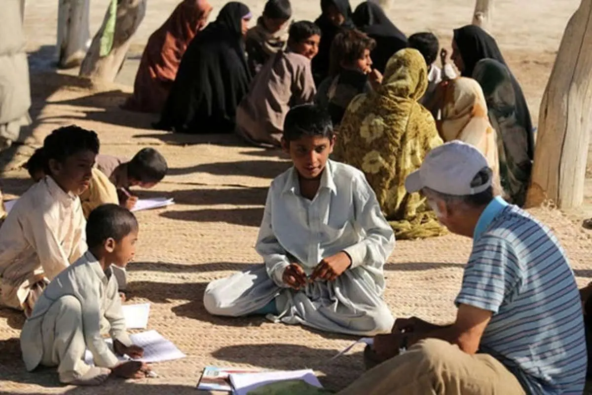 از دروازه‌غار تا پاسگاه نعمت‌آباد؛ سوادآموزی با عمو خیاط