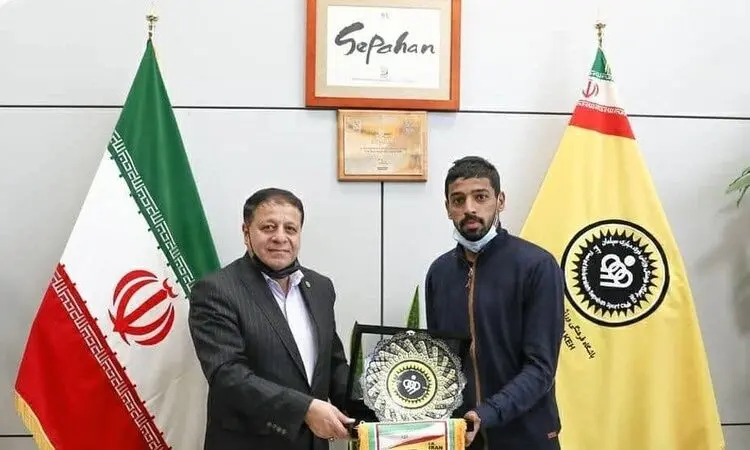 (عکس) یک سپاهانی جدا شد