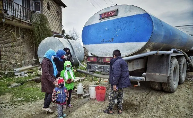 (تصاویر) آبرسانی با تانکر به روستای ابراهیم آباد گرگان