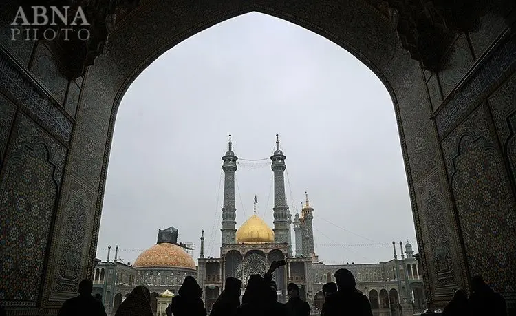 (تصاویر) بارش نخستین برف زمستانی در قم