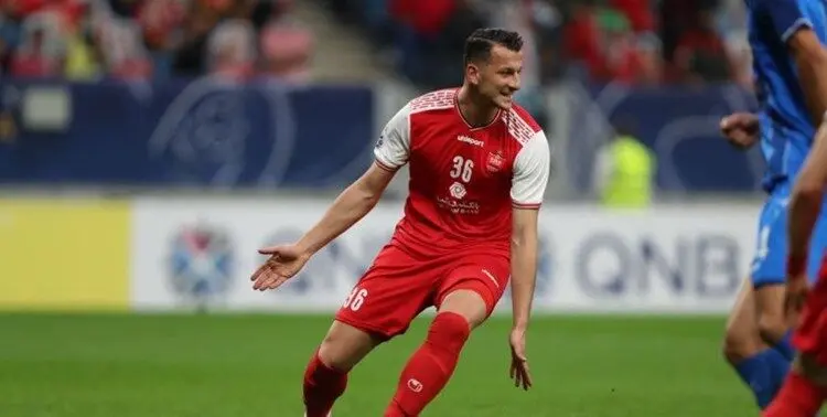 غیبت قطعی مهاجم پرسپولیس مقابل سایپا