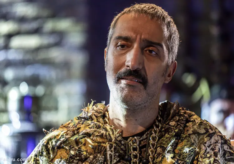 خوب، بد، جلف: رادیواکتیو، قسمت پنجم؛ اسنیف کیک زرد برای حاکم کتی!