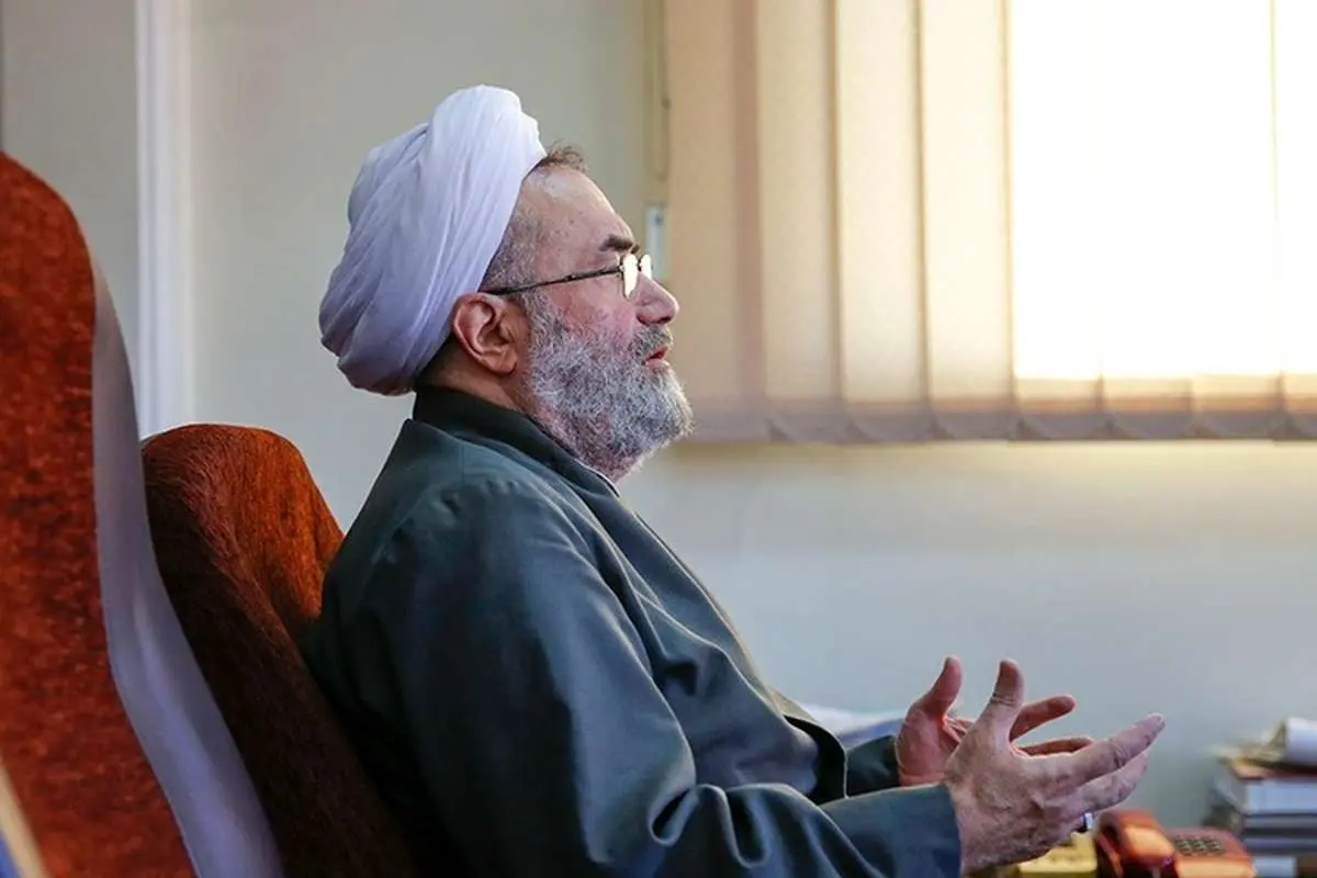 حمله کیهان به مسیح مهاجری: امثال او باید عذرخواهی کنند