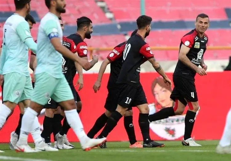 پرسپولیس با گل کاپیتان صدرنشین ماند