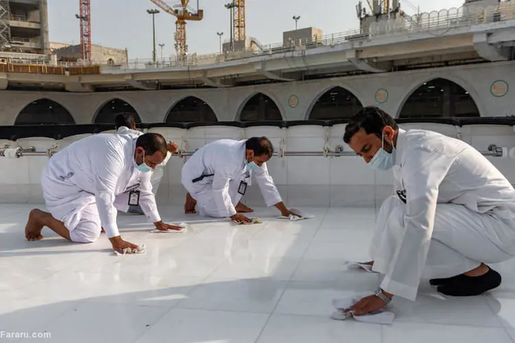 (ویدئو) بام خانه خدا چگونه تمیز می‌شود؟