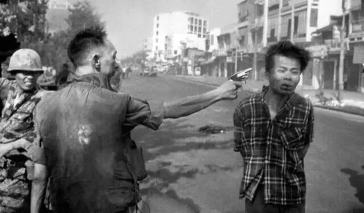 عکسی مخفی از صحنه اعدام که جهان را تکان داد