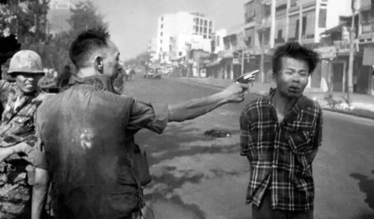 عکسی مخفی از صحنه اعدام که جهان را تکان داد