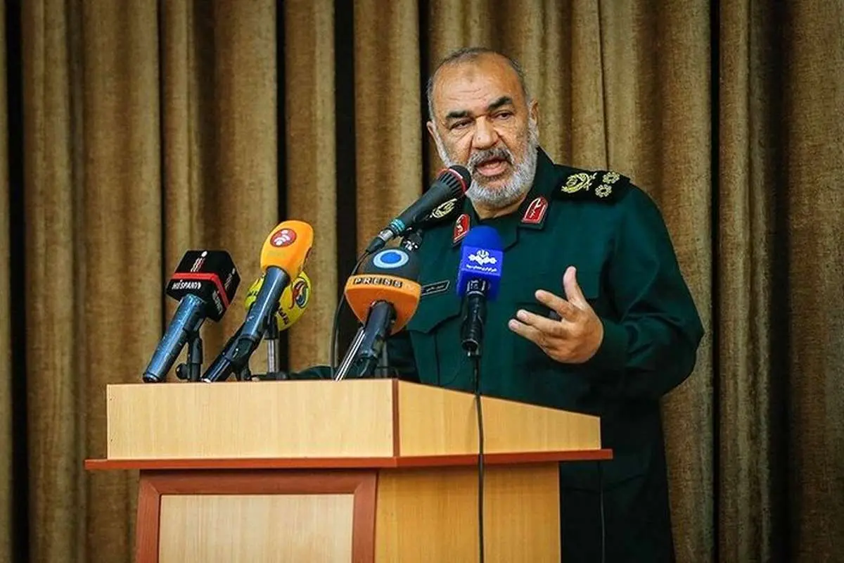 سردار سلامی: بارها تا لبه جنگ پیش رفتهایم