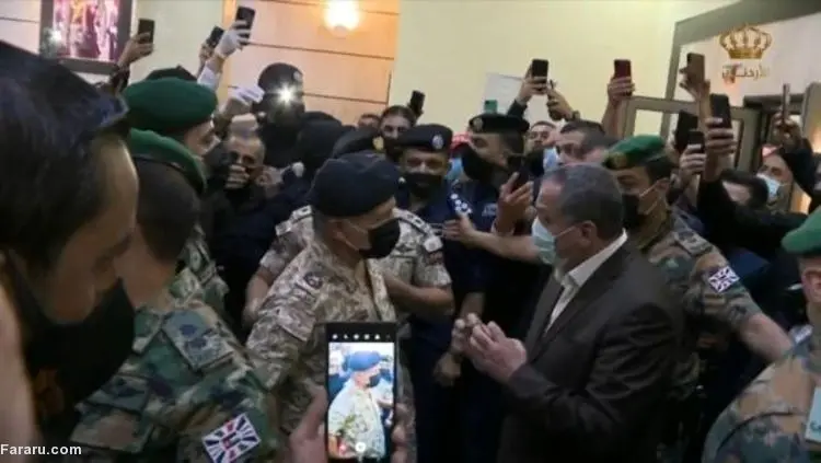 (ویدئو) حضور پادشاه در بیمارستان و دستور اخراج رئیس بیمارستان