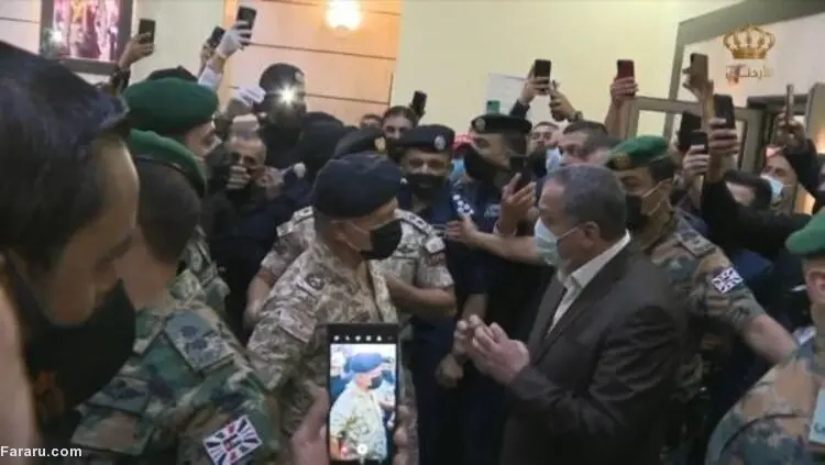 (ویدئو) حضور پادشاه در بیمارستان و دستور اخراج رئیس بیمارستان