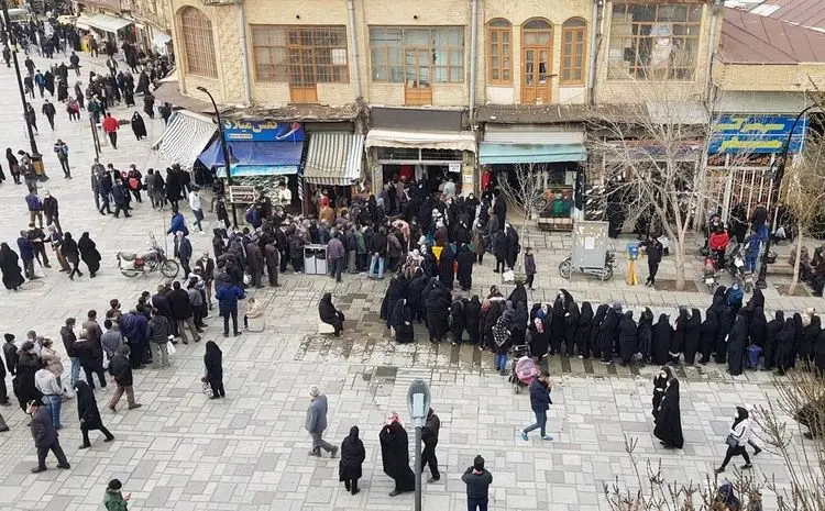 (تصاویر) صف طولانی مرغ دولتی