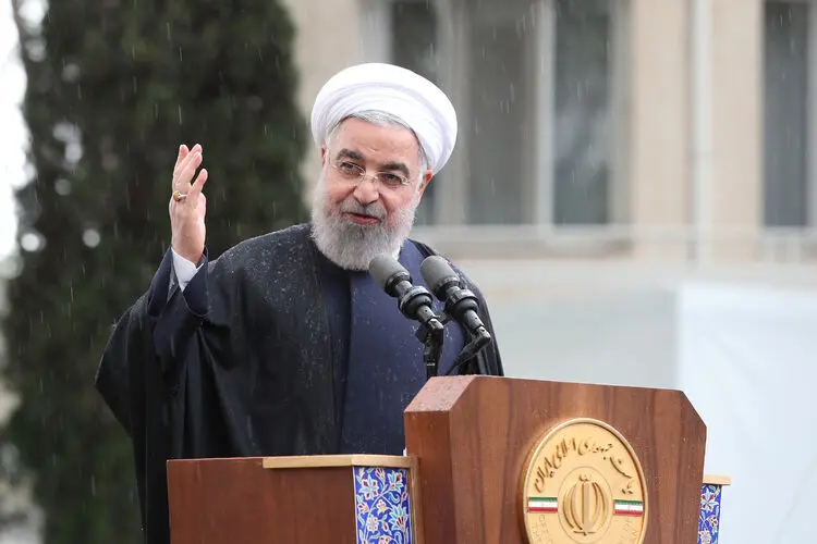 هر فرد و گروهی که مانع برداشتن تحریم شود، خیانت می‌کند
