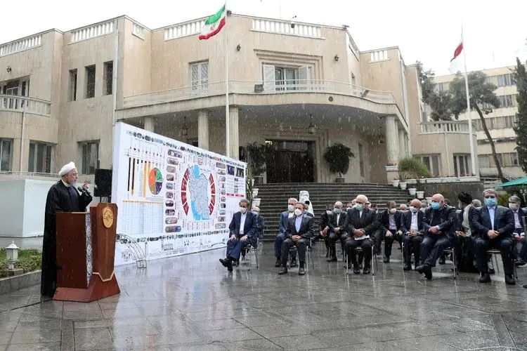 (تصاویر) بارش باران در حاشیه آخرین جلسه دولت در سال ۹۹