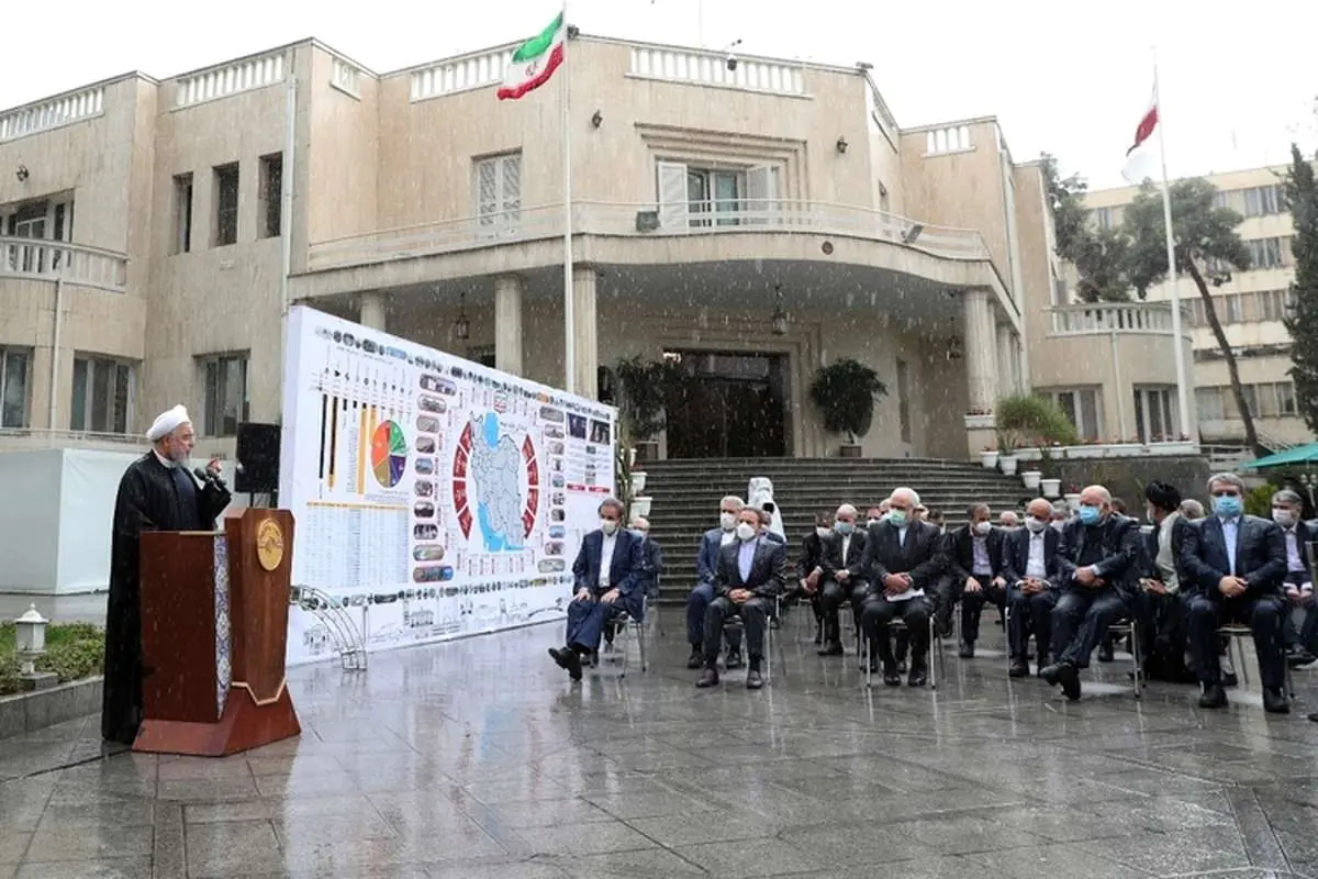 (تصاویر) بارش باران در حاشیه آخرین جلسه دولت در سال ۹۹