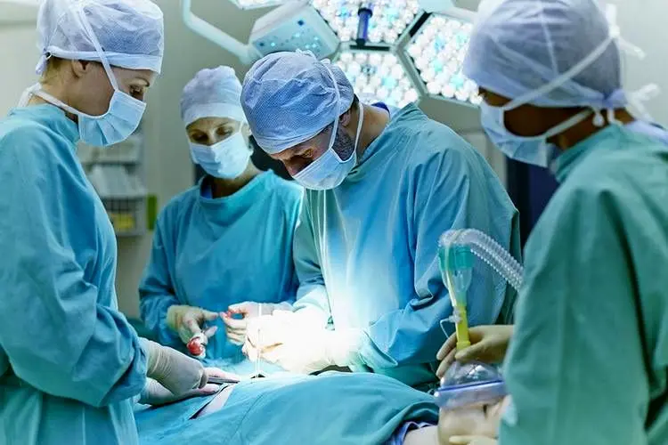 جراحی‌هایی با مدل کارت ویزیت