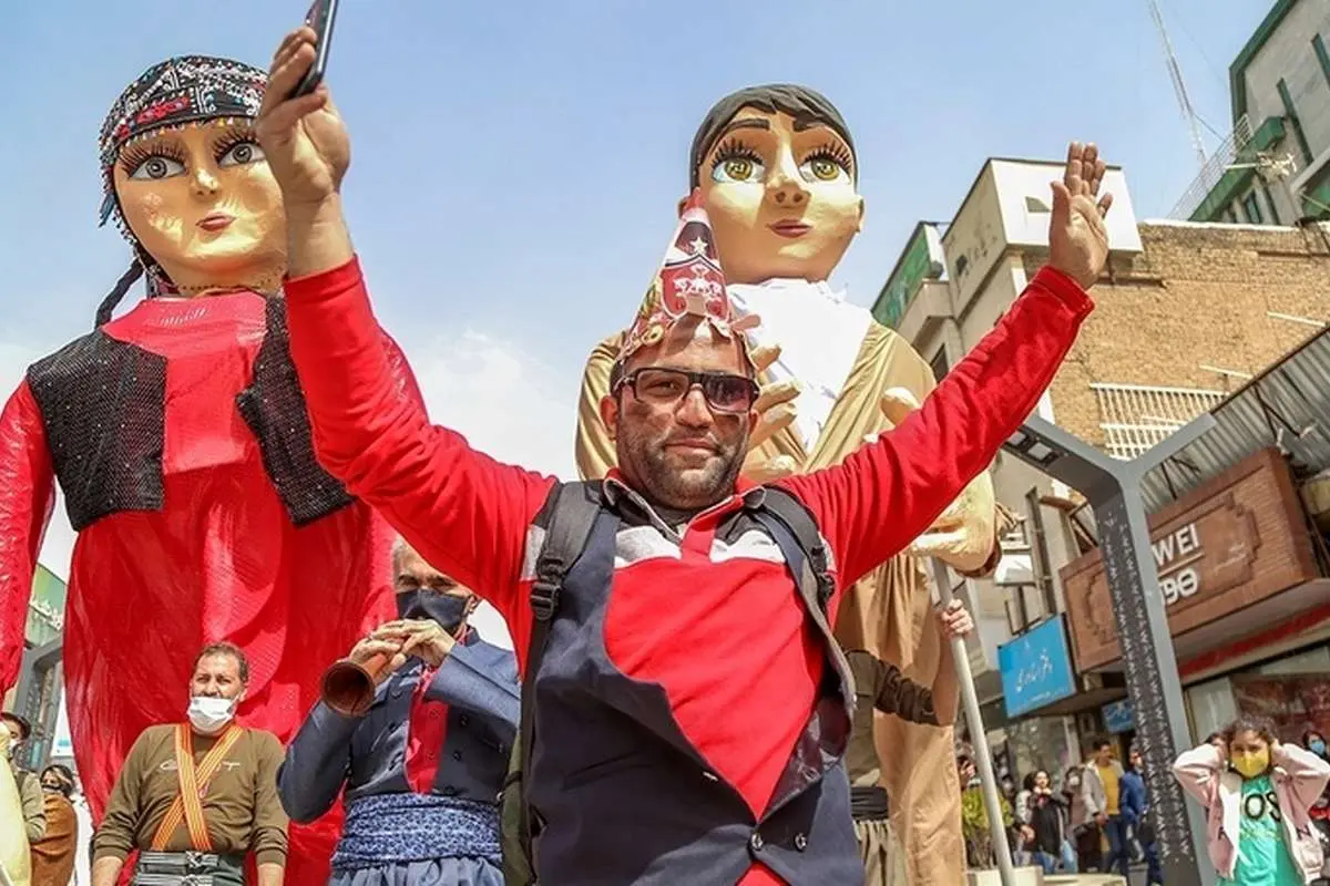 (تصاویر) عروسک گردانی سوارانه در استقبال از بهار