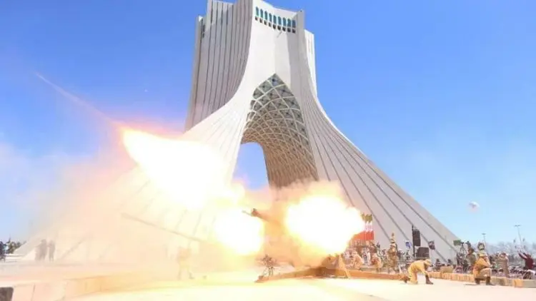 آغاز سال ۱۴۰۰ با شلیک توپ در میدان آزادی تهران