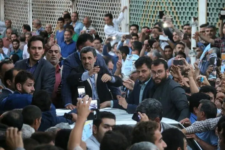 محمود احمدی‌نژاد در انتخابات ۱۴۰۰ ثبت‌نام می‌کند؟