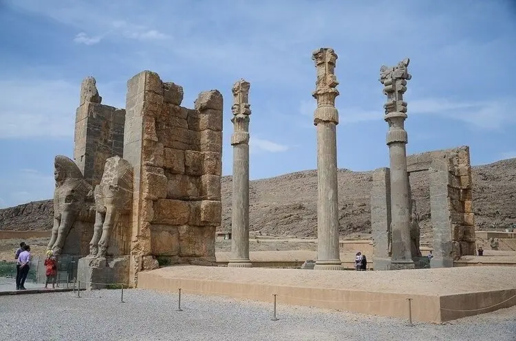 تعطیلی تخت جمشید صحت ندارد