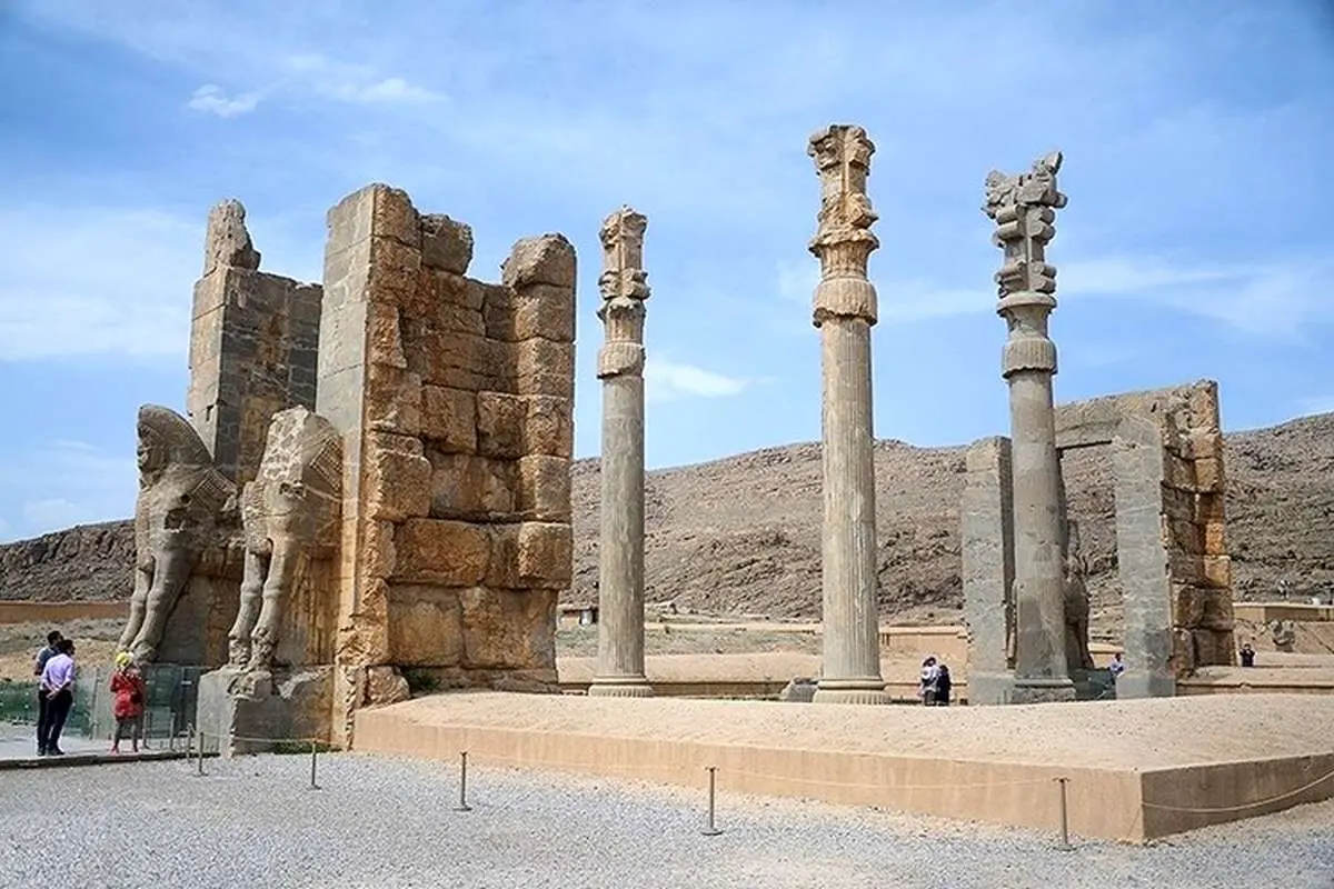 تعطیلی تخت جمشید صحت ندارد