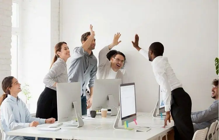 شوخ‌طبعی در محیط کار، بهره‌وری را افزایش می‌دهد
