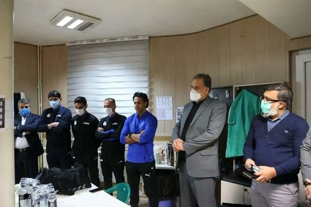 (عکس) مربی بدون رضایتنامه در تمرین استقلال!