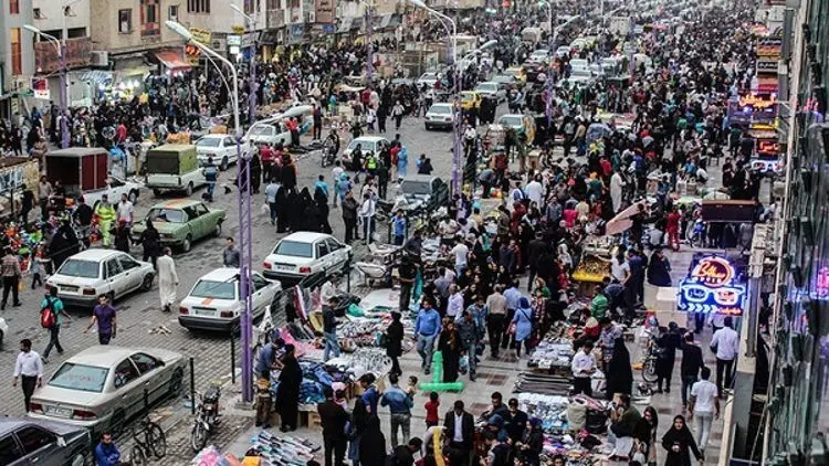 غرق‌آبی کردن خیابان‌های مرکزی اهواز برای مقابله با دستفروشان!