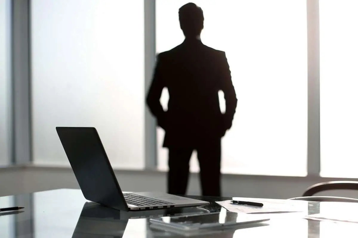 انتقاد مستقیم از مدیر کار درستی است؟