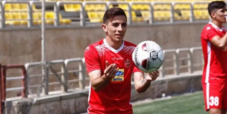 توافق فرشاد احمدزاده با پرسپولیس