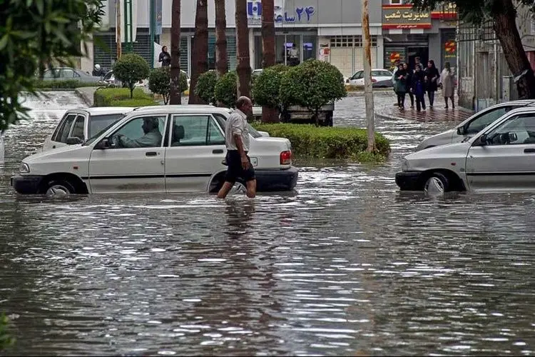 (ویدئو) سیل فاضلاب روان شده در بندرعباس