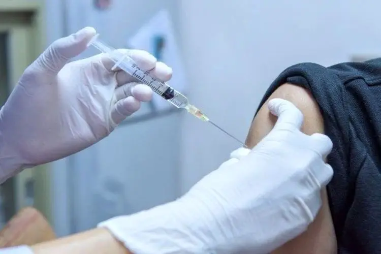 وزارت بهداشت: ۱۲۰ میلیون دُز واکسن لازم است
