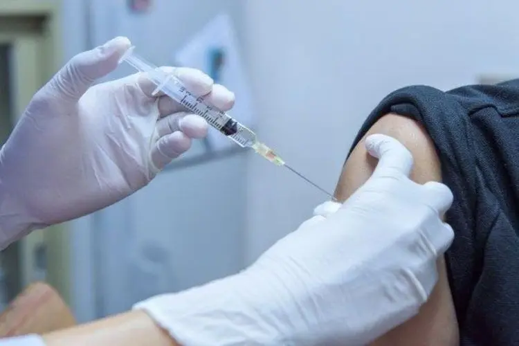 وزارت بهداشت: ۱۲۰ میلیون دُز واکسن لازم است