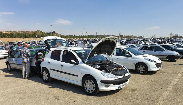 وضعیت متفاوت بازار خودرو در شب عید؛ ترمز «قیمت خودرو» کشیده خواهد شد؟