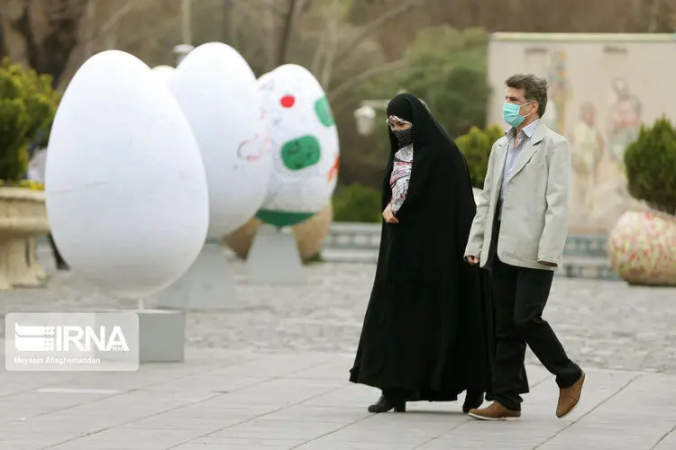 (تصاویر) استقبال از نوروز ۱۴۰۰ با نصب تخم مرغ‌های رنگی