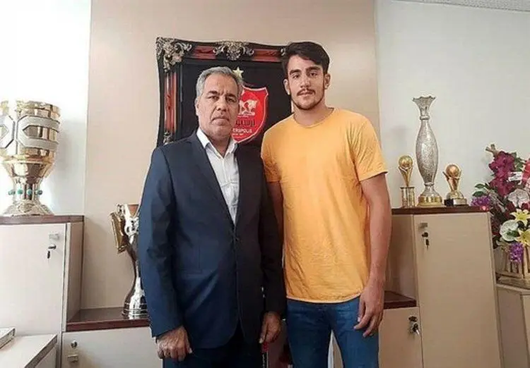 استقلال با گلر پرسپولیسی مقابل پیکان