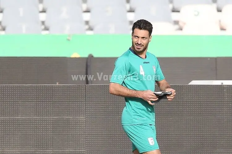 پیراهن سیدجلال به شجاع رسید