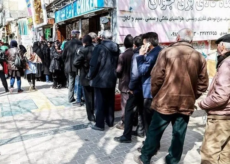 (ویدئو) صف کیلومتری خرید مرغ در تهران!