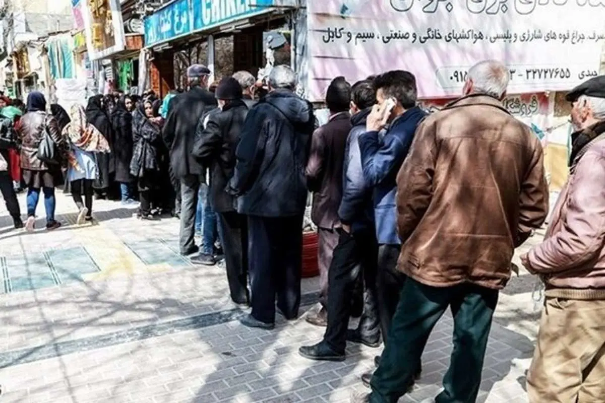(ویدئو) صف کیلومتری خرید مرغ در تهران!