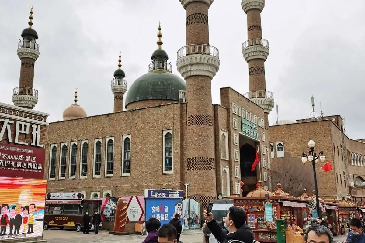 (عکس) سفر گردشگری سفیر ایران از خاستگاه اویغورها