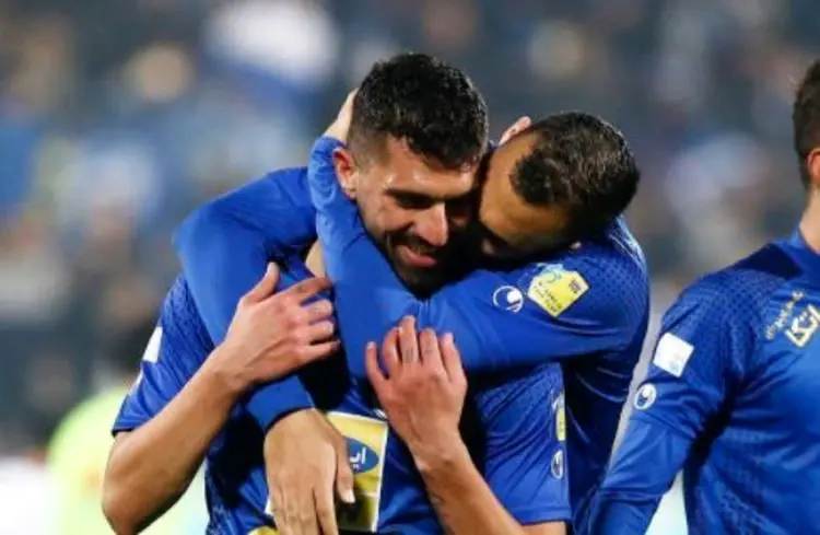 سرنوشت مبهم مدافع جنجالی استقلال!