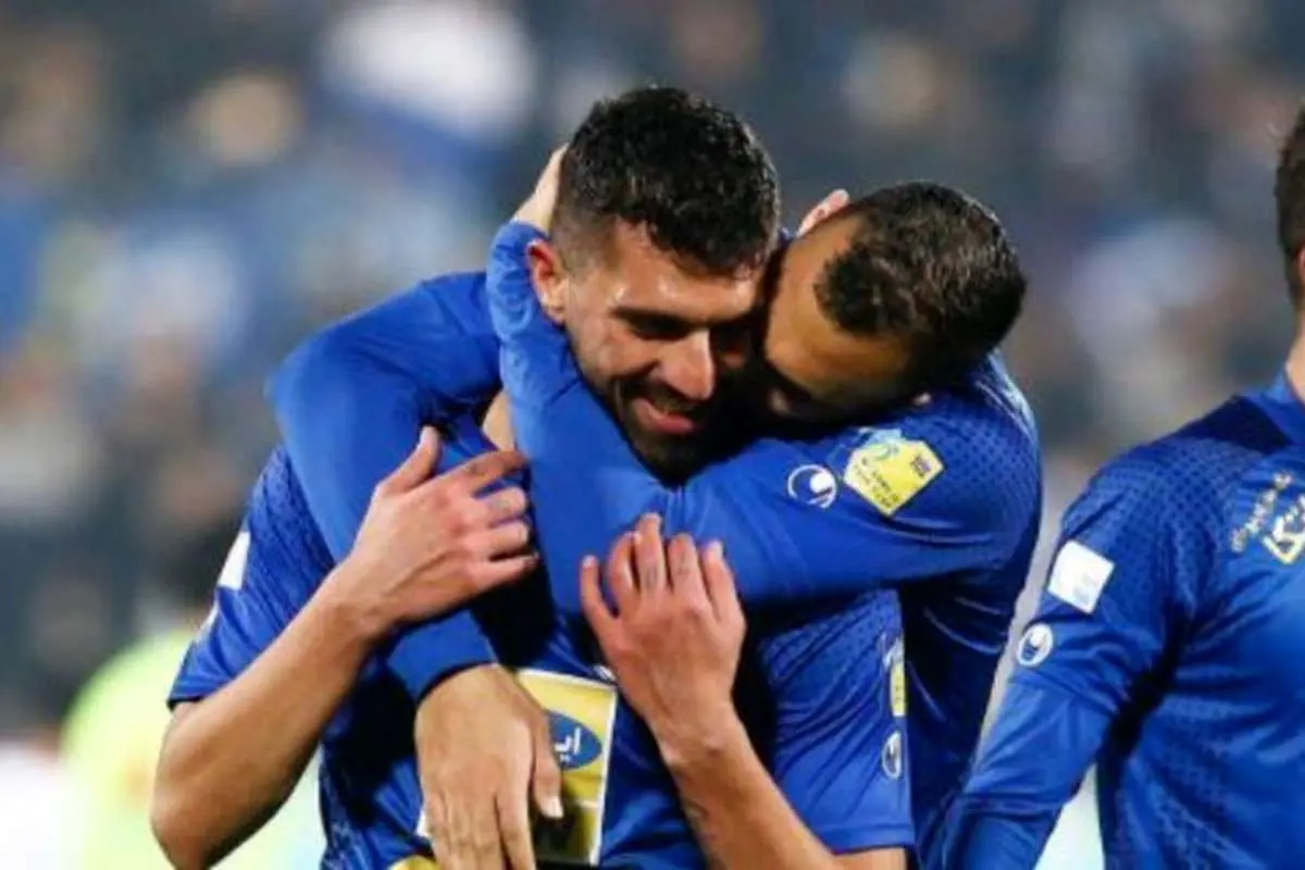 سرنوشت مبهم مدافع جنجالی استقلال!