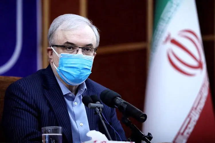 کسی به حرف من گوش نکرد/ حتی یک نفر از مسولان واکسن نزده است